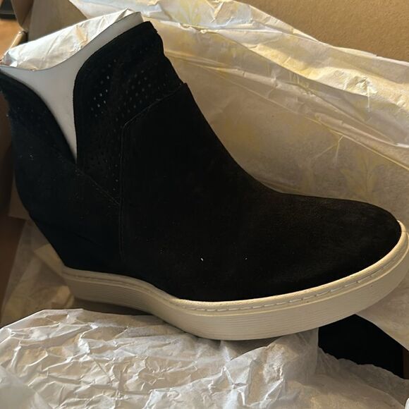 Sofft | Seabrook Wedge Ankle Booties in Black | 6 - Picture 3 of 4